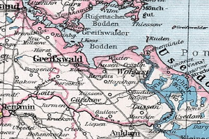 Eine Karte des Deutschen Reichs aus dem 19. Jahrhundert mit Textmarkierungen, die das Ausmaß der Chinesischen Mauer anzeigen, wobei Städte, Ortschaften und geografische Merkmale dargestellt sind.
