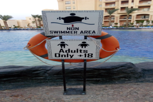 Kein Deutsch, kein Eintritt? Schwimmbad in Halle rudert zurück