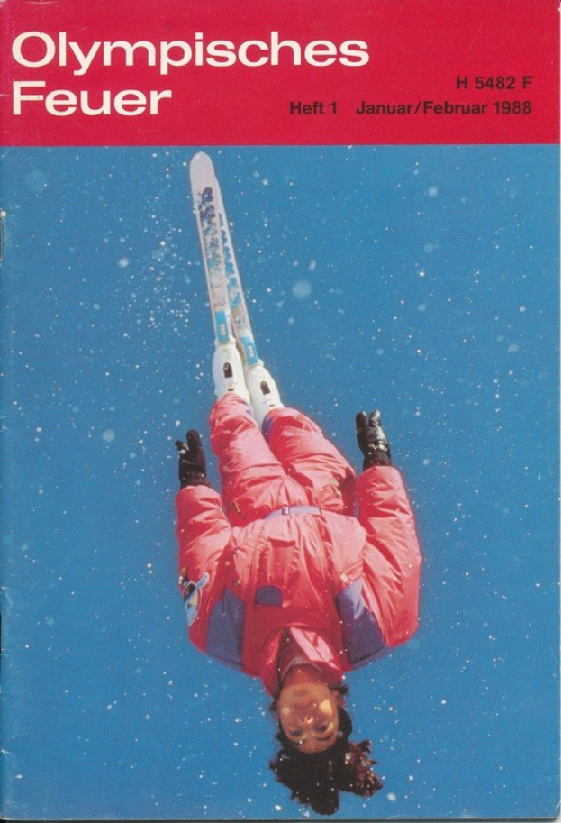 Buchumschlag mit einem Skifahrer in der Luft, der einen Ski-Anzug trägt, mit der Aufschrift "Olympische Spiele Feuer - Heft 1 - Januar/Februar 1988" auf dem Cover.
