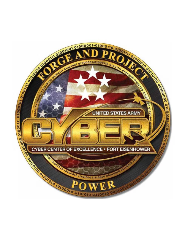 Logo der United States Army Cyber Center of Excellence, Fort Eisenhower, mit einem blauen Kreis mit einem weißen Stern, einem weißen Rand und der Inschrift "Forge and Project Cyber Power" in fetter schwarzer Schrift.