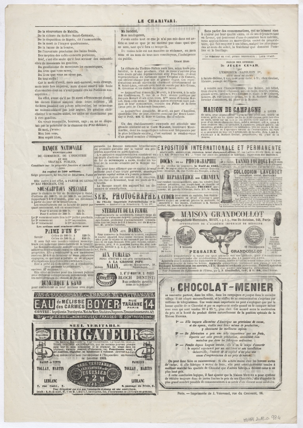 Schwarze-weiß-Zeitungsseite mit mehreren Anzeigen mit Text und Bildern.