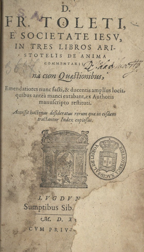 Altes Buch mit einem Stempel, das Text und eine Illustration enthält und einen vintage-Look hat.