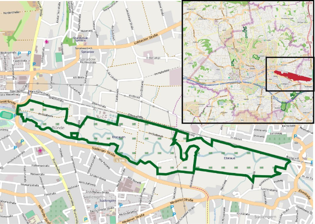 Karte einer Stadt, die in zwei Abschnitte unterteilt ist, mit einer grünen Linie, die die Route einer Radtour anzeigt, Start-/Zielpunkte, Dauer und Sehenswürdigkeiten.